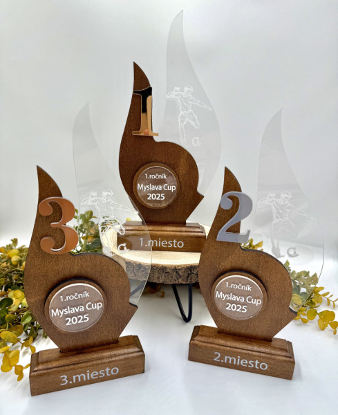 Drevená trofej s plexisklom