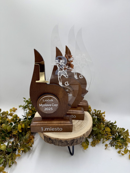 Drevená trofej s plexisklom